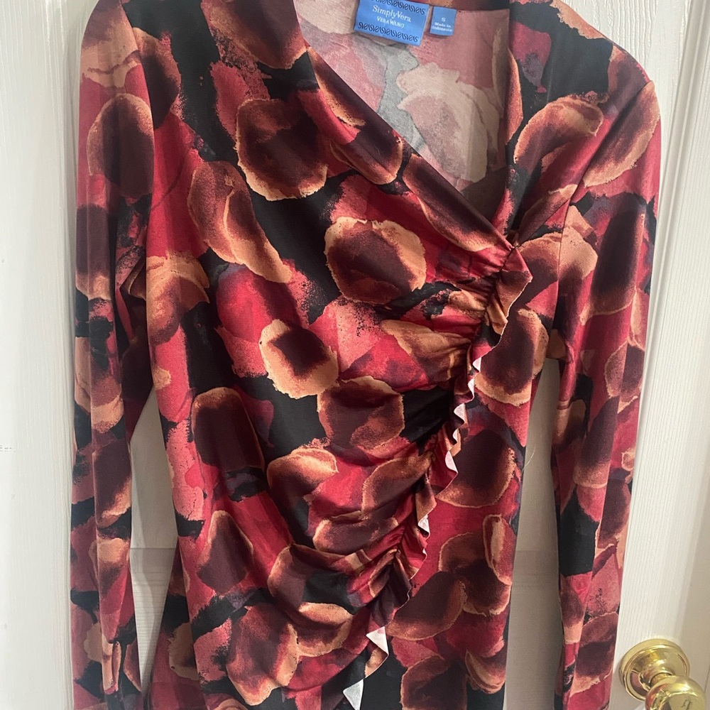Simply Vera Vera Wang Red and Black Ruched Blouse